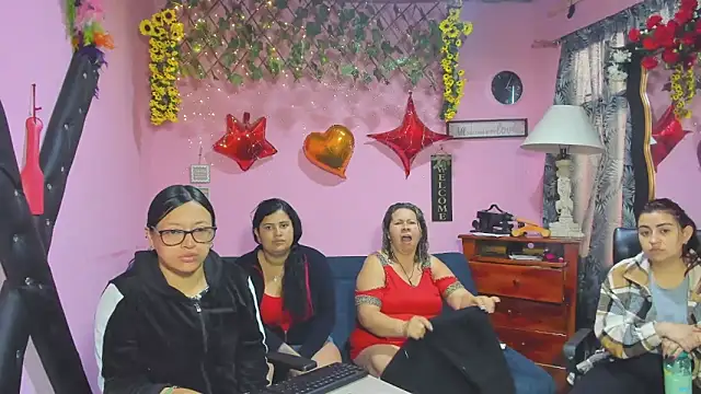 lesbiancuple online show from March 20, 2026, 11:59 am