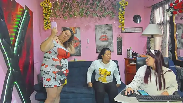 lesbiancuple online show from April 2, 2026, 12:47 pm