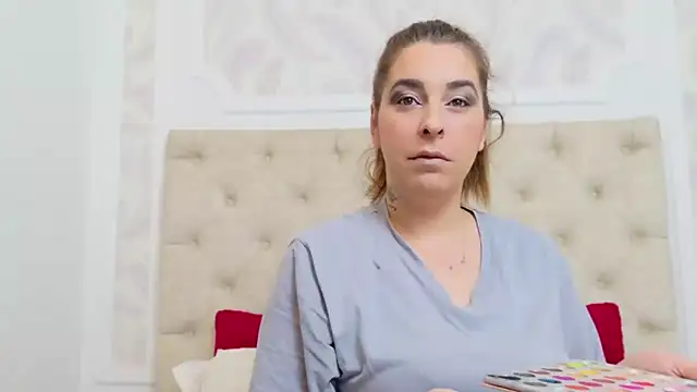 Snapshot of KarinaNoir chatting on January 5, 2025, 4:36 am KarinaNoir online show from January 5, 2025, 4:36 am