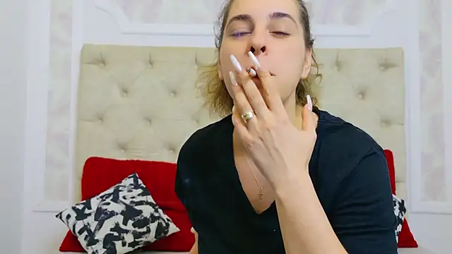 Snapshot of KarinaNoir chatting on February 28, 2025, 5:15 am KarinaNoir online show from February 28, 2025, 5:15 am