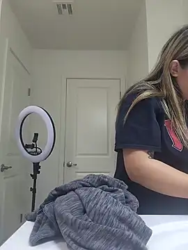 AriannaPena online show from March 19, 2025, 2:37 am