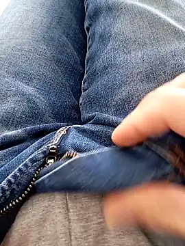 mickzizi online show from February 4, 2025, 12:44 pm