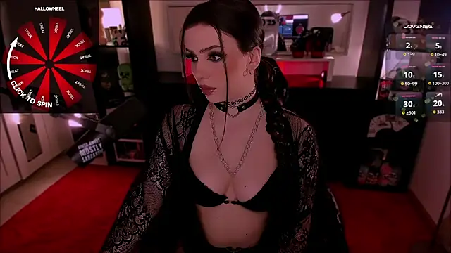 SofiRusselle online show from October 31, 2025, 7:15 pm