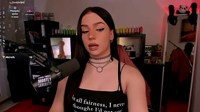 SofiRusselle online show from November 6, 2025, 6:20 pm