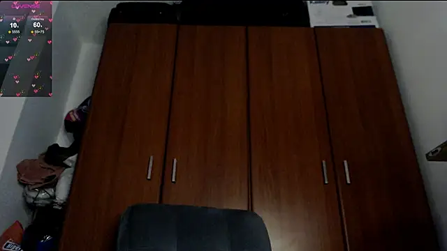Snapshot of Juls_winter_ chatting on February 13, 2025, 10:43 pm Juls winter online show from February 13, 2025, 10:43 pm