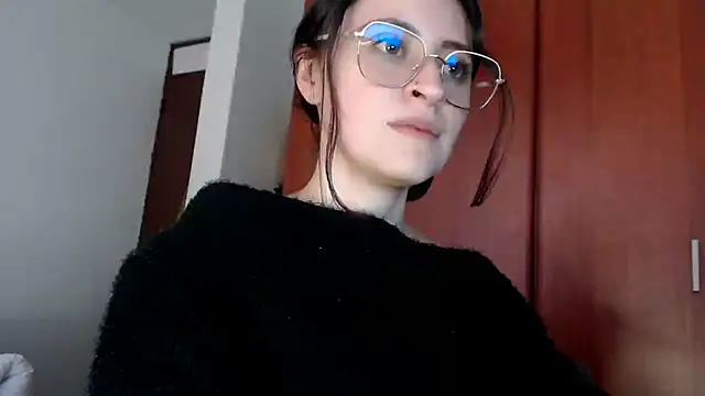 Snapshot of Juls_winter_ chatting on March 13, 2025, 10:32 pm Juls winter online show from March 13, 2025, 10:32 pm