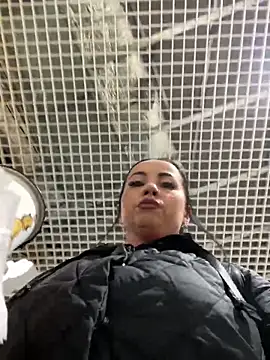 CrazzyChicks online show from May 16, 2026, 5:26 am
