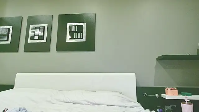 isabella rossse online show from April 7, 2026, 5:24 pm