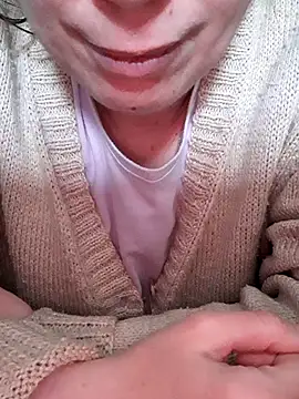 Snapshot of Moi_Lina chatting on November 12, 2025, 12:38 pm Moi Lina online show from November 12, 2025, 12:38 pm