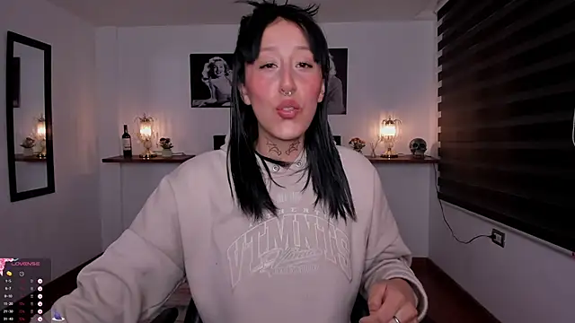 Mariana Joness online show from October 23, 2025, 2:44 am