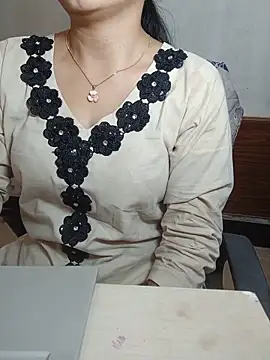 Snapshot of Chanchal--Navya chatting on June 20, 2026, 6:11 pm Chanchal--Navya online show from June 20, 2026, 6:11 pm