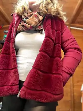 DaisyVibesss online show from December 28, 2024, 4:09 pm