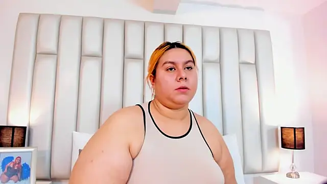 aandreaperez online show from February 7, 2025, 11:34 am