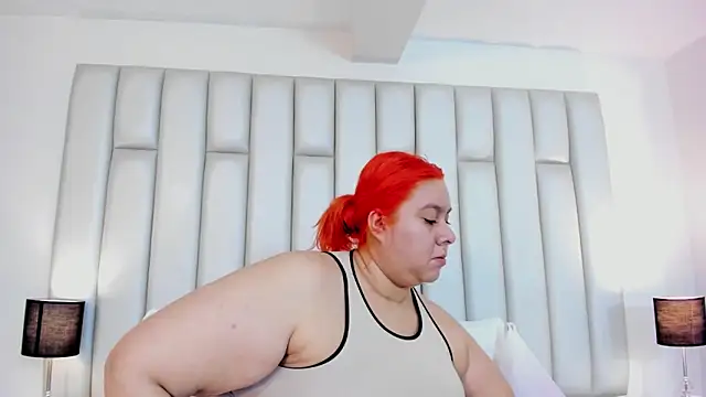 aandreaperez online show from February 17, 2025, 11:34 am