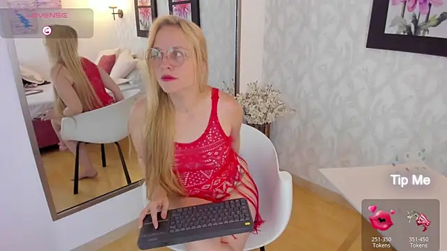 EmilySumer online show from March 5, 2025, 8:21 pm