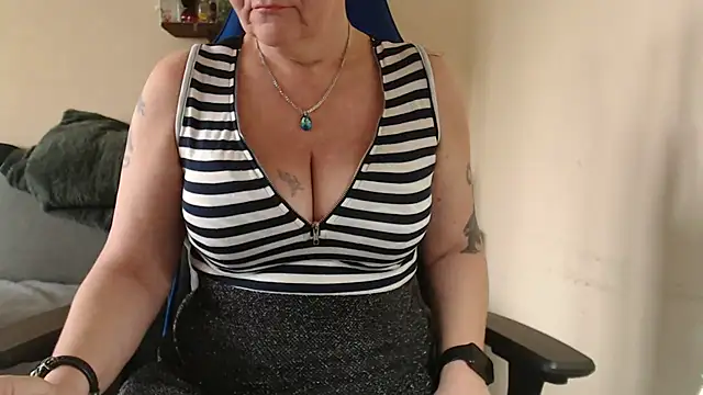 Snapshot of Diablica41 chatting on November 25, 2025, 9:42 am Diablica41 online show from November 25, 2025, 9:42 am