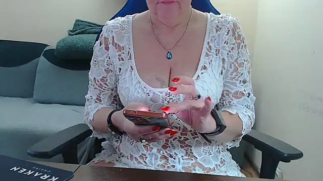 Snapshot of Diablica41 chatting on November 28, 2025, 8:28 am Diablica41 online show from November 28, 2025, 8:28 am