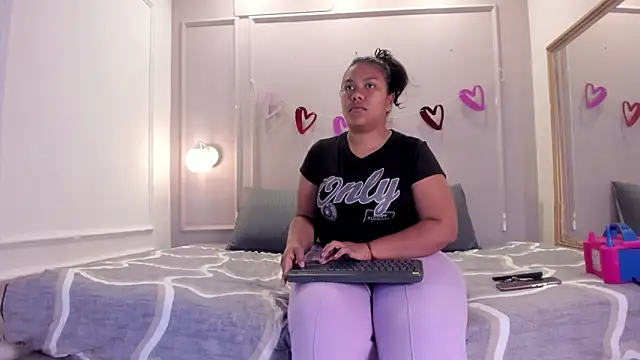 Snapshot of ale_cam chatting on February 13, 2026, 1:07 pm ale cam online show from February 13, 2026, 1:07 pm