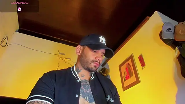 CamiloGray  online show from March 20, 2025, 1:37 pm