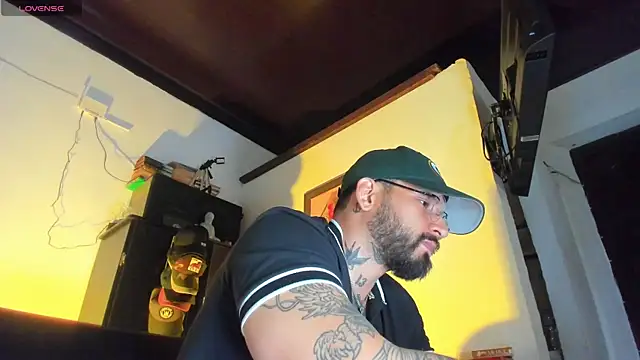 CamiloGray  online show from September 21, 2025, 11:23 am