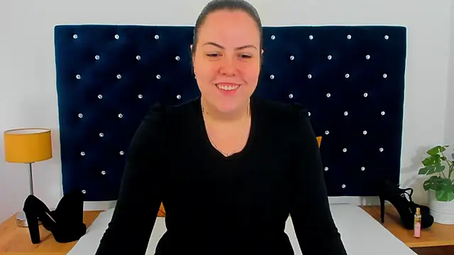 Snapshot of EvaLick chatting on May 15, 2026, 6:42 am EvaLick online show from May 15, 2026, 6:42 am