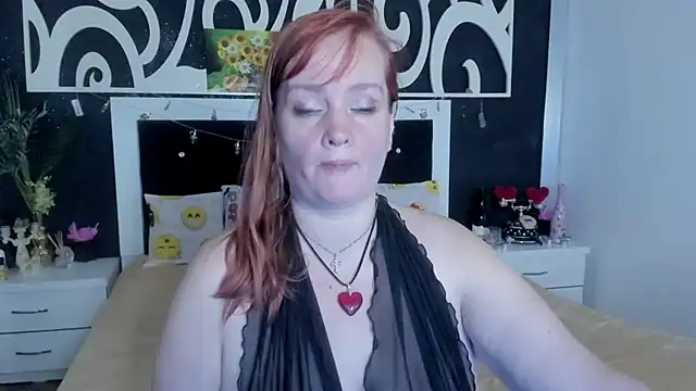 Snapshot of SinFulTitsDD chatting on January 5, 2025, 4:25 am SinFulTitsDD online show from January 5, 2025, 4:25 am