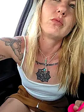 SheIsSomething online show from April 20, 2026, 11:06 pm