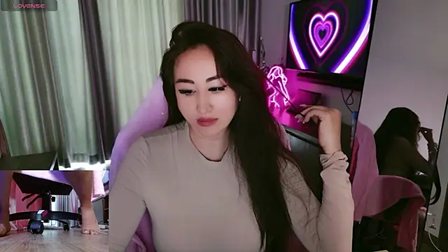 AsianQueens online show from October 27, 2025, 3:21 am