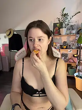 sweetest pie online show from April 13, 2026, 4:01 pm