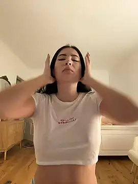 clairewntr online show from January 16, 2025, 4:18 pm