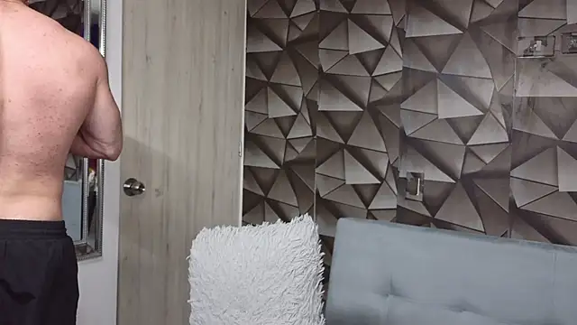 Latino stud4u online show from April 7, 2026, 1:17 am