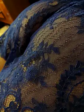 LovlyAnnie online show from December 17, 2025, 5:35 am