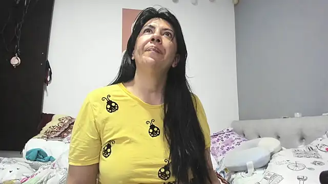 aisha latina online show from December 15, 2024, 11:42 pm