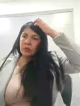 aisha latina online show from January 22, 2025, 2:56 pm