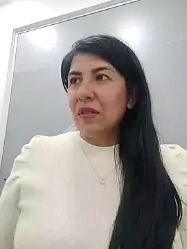 aisha latina online show from January 24, 2025, 9:15 pm