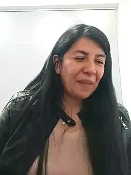 aisha latina online show from January 27, 2025, 6:52 pm