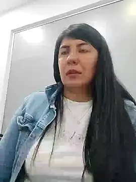 aisha latina online show from February 6, 2025, 7:18 pm