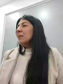 aisha latina online show from February 14, 2025, 1:40 pm