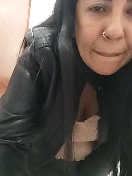 aisha latina online show from March 4, 2025, 8:16 pm