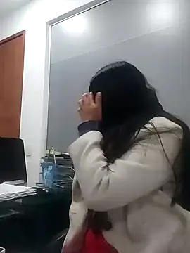 aisha latina online show from September 18, 2025, 2:30 pm