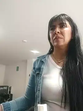 aisha latina online show from October 7, 2025, 4:26 pm