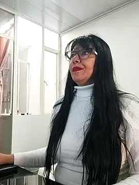 aisha latina online show from February 25, 2026, 2:37 pm