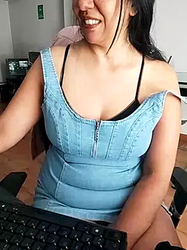 aisha latina online show from March 3, 2026, 2:34 pm