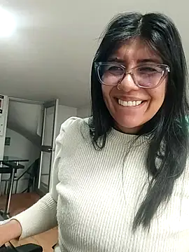 aisha latina online show from April 16, 2026, 2:18 pm