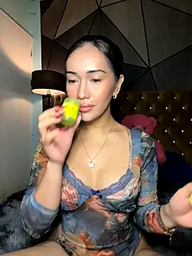 Jasmine Elcock online show from October 4, 2025, 8:01 am