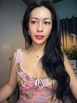 Snapshot of Jasmine_Elcock chatting on June 10, 2026, 5:01 pm Jasmine Elcock online show from June 10, 2026, 5:01 pm