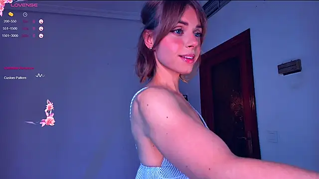 Snapshot of Arielle__03 chatting on September 13, 2025, 2:11 am Arielle 03 online show from September 13, 2025, 2:11 am