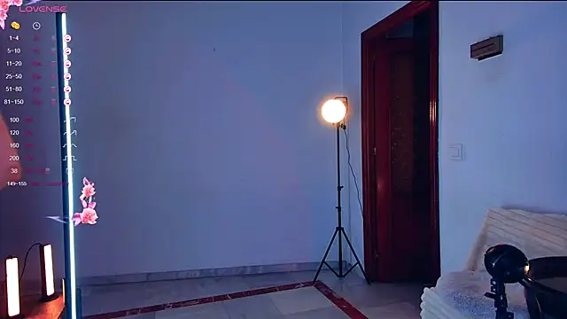 Snapshot of Arielle__03 chatting on October 9, 2025, 12:41 am Arielle 03 online show from October 9, 2025, 12:41 am