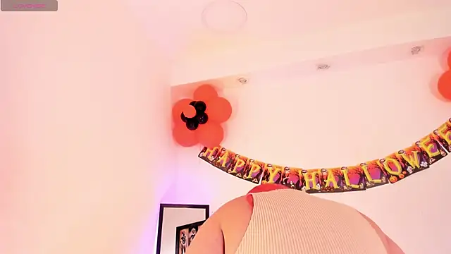 SophieRossi online show from October 14, 2025, 1:23 pm