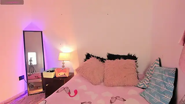 SophieRossi online show from November 5, 2025, 4:12 am